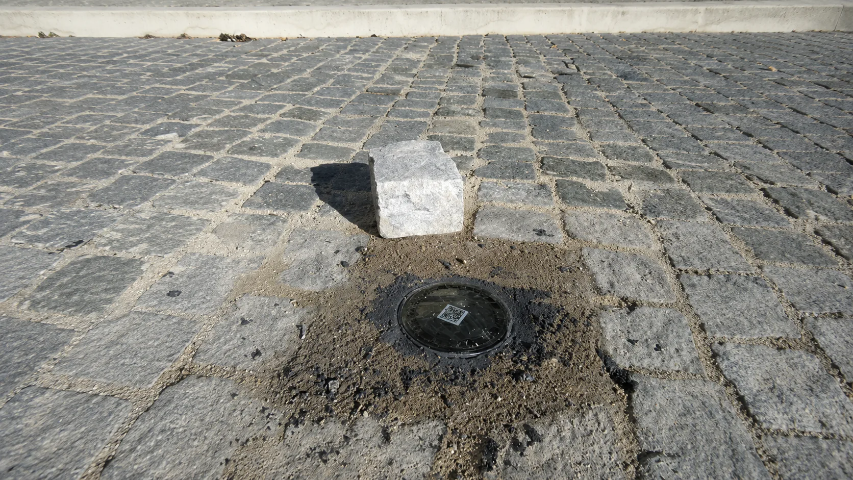 Smart Parking in a Historic Urban District: Digitizing Curbside Availability in Portugal — on-site photo 3